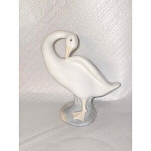 Lladro Swan Figurine Preening Handmade in Spain‎ Porcelain Bird Statue